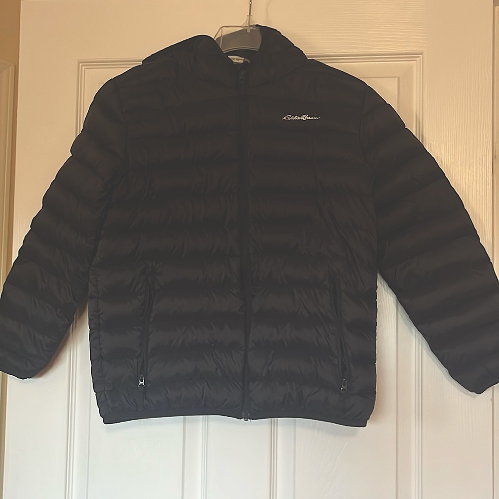 Boys large Eddie Bauer black puffer jacket key. Excellent used condition.